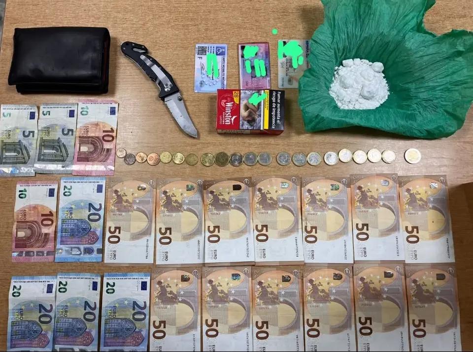 Man arrested in Chiclana with 56 grams of cocaine and 774 euros during bottle party control