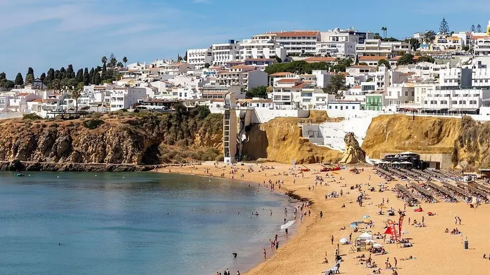 Drunk driver injures 12 pedestrians in Albufeira resort street