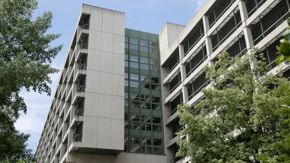 Lawyer stalks ex-partner for months – three months suspended sentence and €3,000 compensation