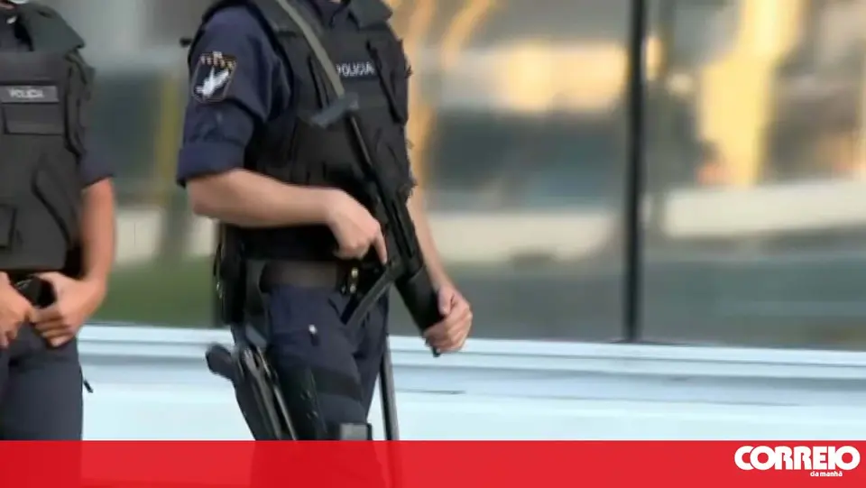 Man shot by police after assaulting officers in domestic violence case in Amadora