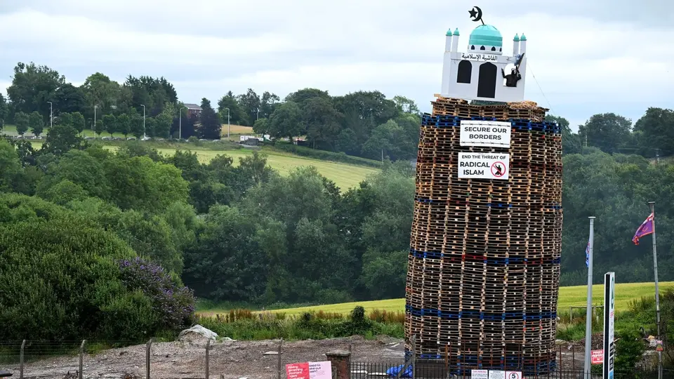 Five Men Arrested Over Mosque Replica Placed on Loyalist Bonfire in Dungannon