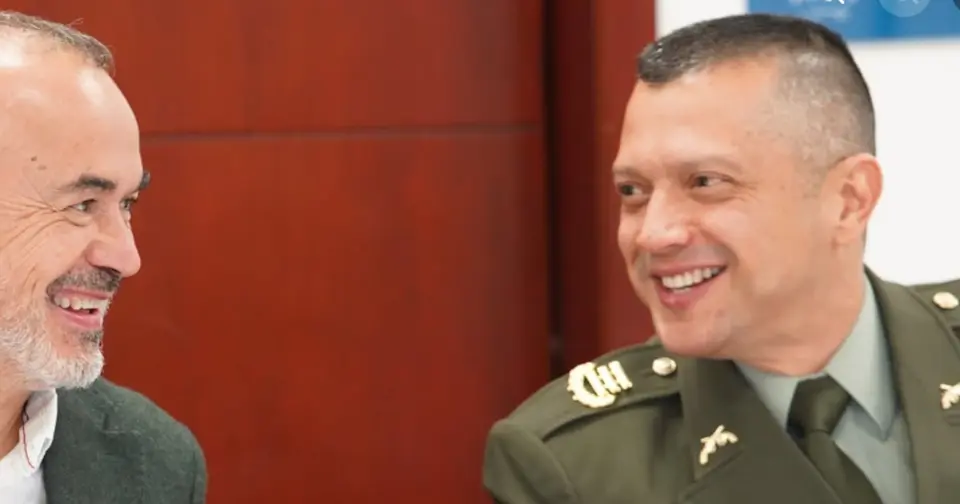 Coronel señalado por tráfico de armas, retirado del esquema de seguridad presidencial en Colombia