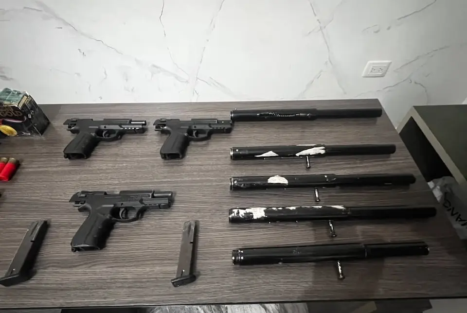 Police seize weapons and 698 cartridges at Urdesa residence, Guayaquil