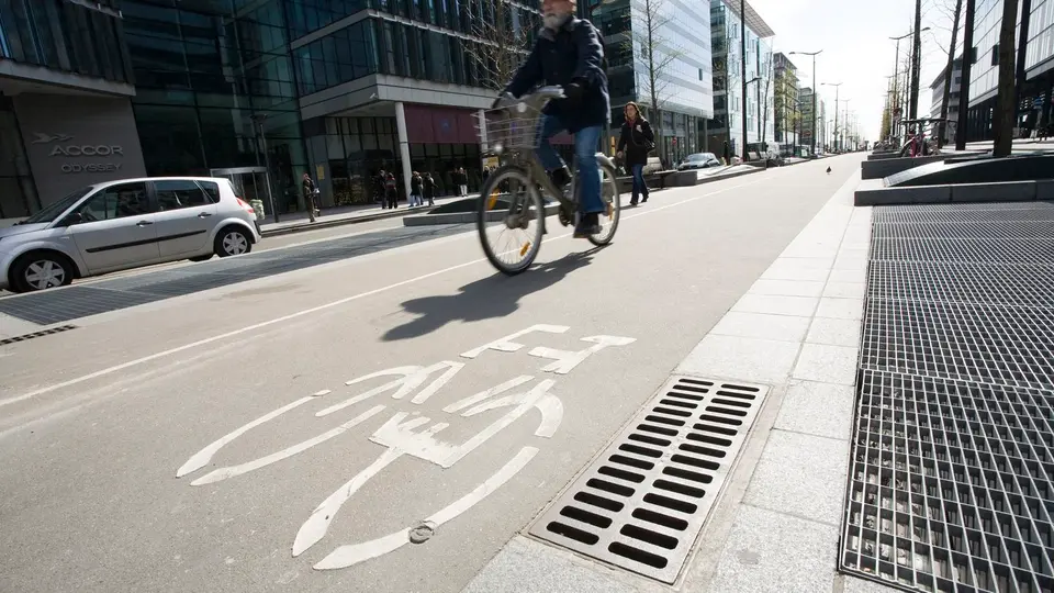 Cycliste poignardé au cou dans le 9e arrondissement de Paris : enquête pour tentative de meurtre