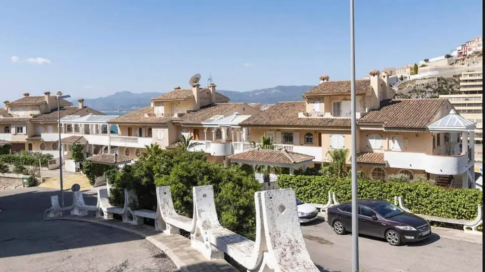 Irish couple found dead in hot tub at Spanish villa, homicide unit investigating