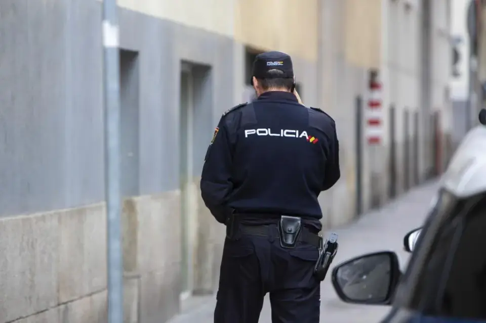 Man detained in Zaragoza for sexually assaulting his two-year-old daughter and distributing images