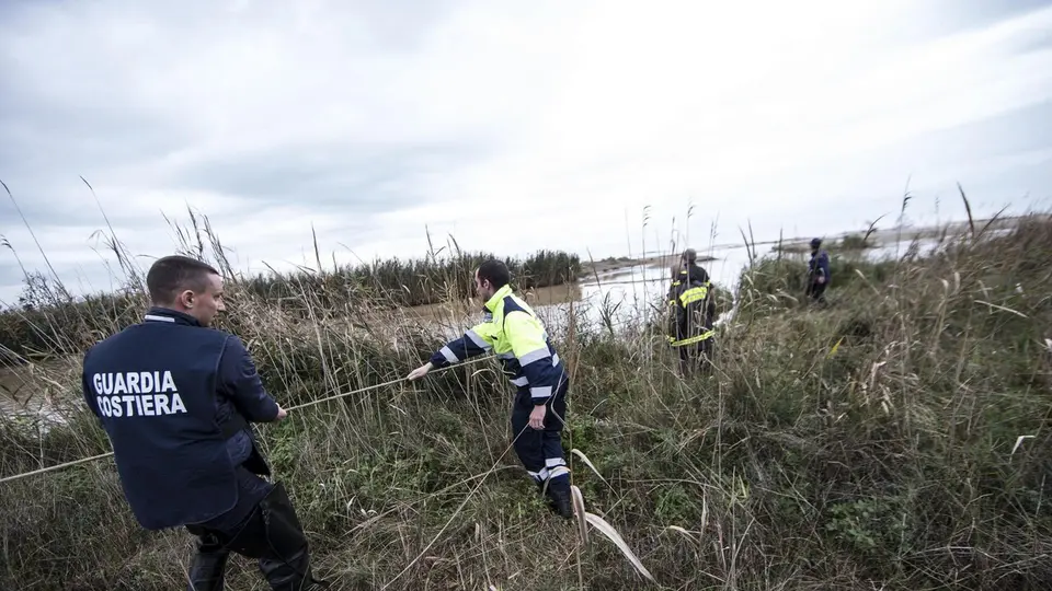 Buca scavata sull'oleodotto NATO a Vezzano Ligure: trovati biglietti con versetti del Corano
