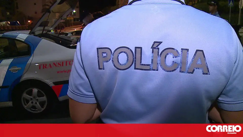 Two arrested for drug trafficking in Amadora following flight from police with prohibited firearm and ammunition