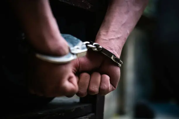 Bărbat de 40 de ani arestat pentru trafic de minori la Botoșani, victimă de 16 ani exploatată sexual