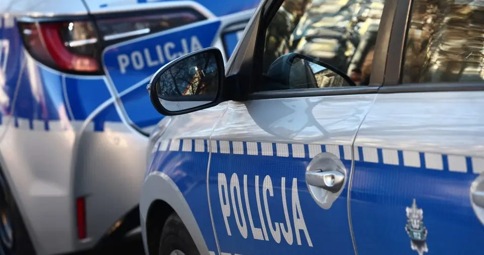 Dwa ciała odkryte w mieszkaniu w Kutnie – matka i syn, podejrzenie samobójstwa rozszerzonego