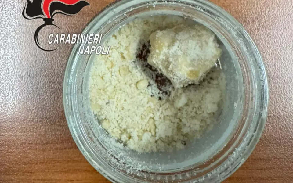 «White hash» sequestrato a Napoli per la prima volta: quattro arresti a Pozzuoli