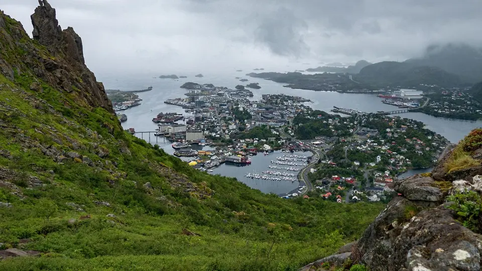 Zwei Deutsche wegen Brandstiftung auf den Lofoten verurteilt