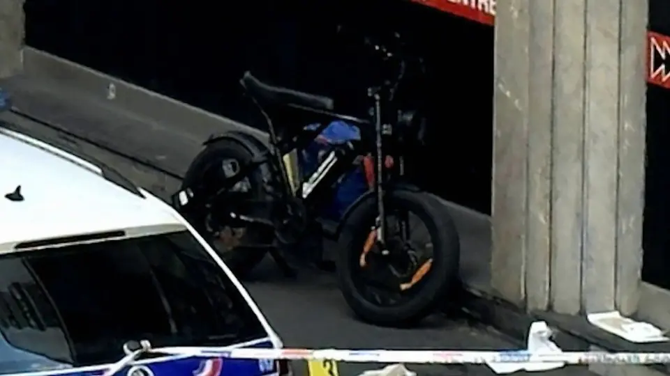 Livreur poignardé à la gorge à Paris après un accrochage, le conducteur interpellé