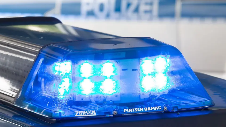 Raserei in Dortmund: Flüchtiger rammt Polizisten und entwischt mit 154 km/h