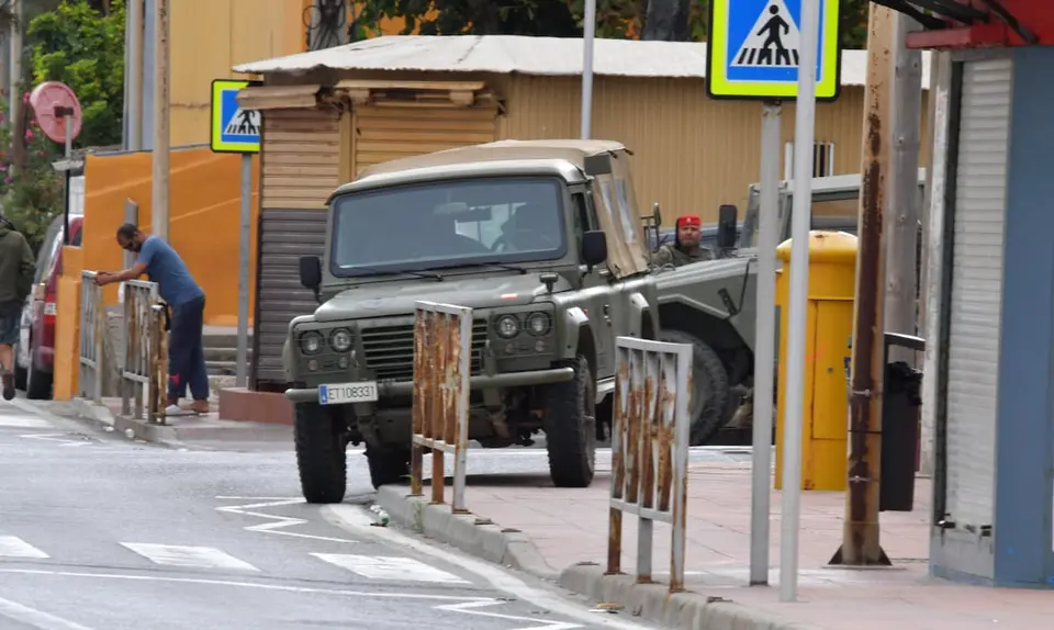 Twelve Moroccan migrants arrested after attacking military patrol with stones in Benzú, Ceuta
