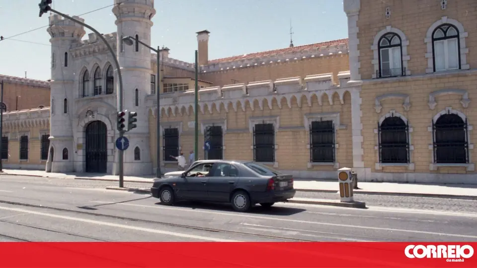 60-year-old woman arrested for passing hashish to prisoner in Lisbon jail