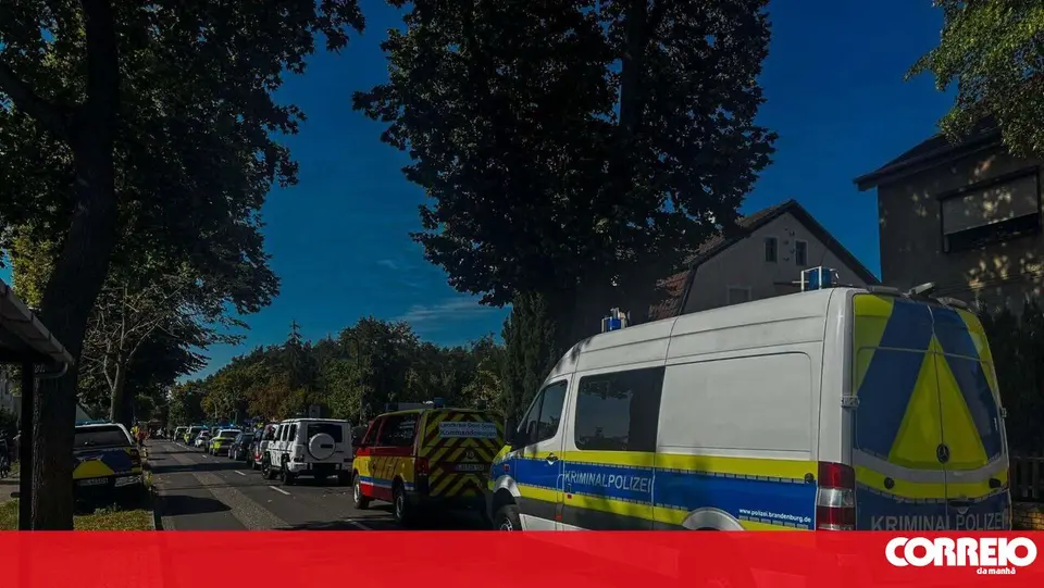 Dois mortos em ataque com faca em escola privada em Brandemburgo, suspeito de 19 anos detido