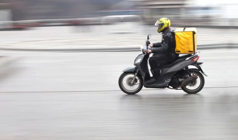 Armed attack on food delivery worker in Nicosia — motorcycle and money stolen