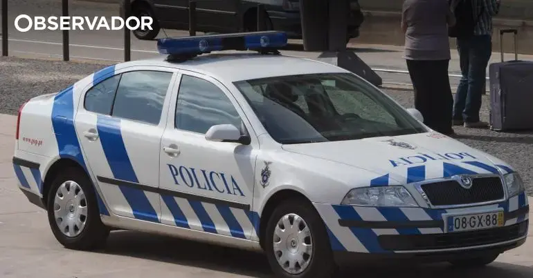 Homem preso preventivamente após furtar bolsa e ameaçar familiar com faca no Porto