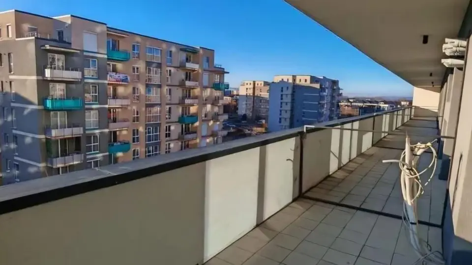 Fraudă imobiliară la Brașov: 182 de familii cer ajutorul lui Nicușor Dan după înșelătorie cu apartamente