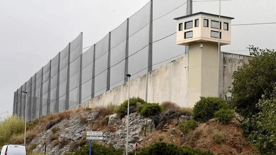 Livraisons par drone en prison : drogues, téléphones et merguez franchissent les murs du Sud