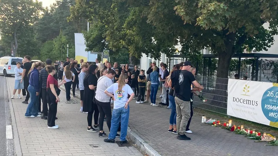 Zwei Tote an Schule bei Berlin: Opfer war Kita-Erzieher, 19-Jähriger festgenommen
