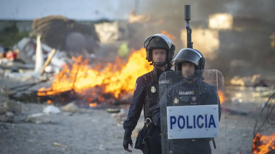 Anti-migrant protests in Ceuta turn violent as police clash with residents