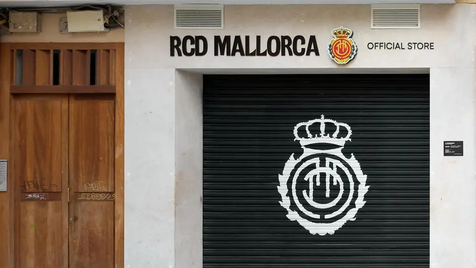 Dos jóvenes de la cantera del Mallorca, detenidos por grabar a escondidas a una menor