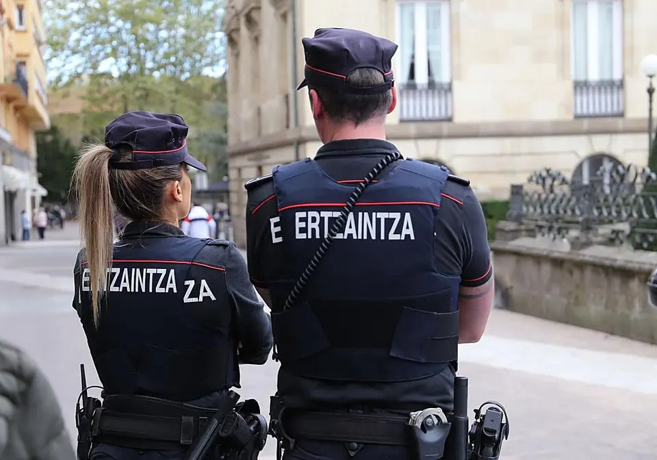 Detenido en Astigarraga un hombre de 59 años por maltrato habitual a su esposa