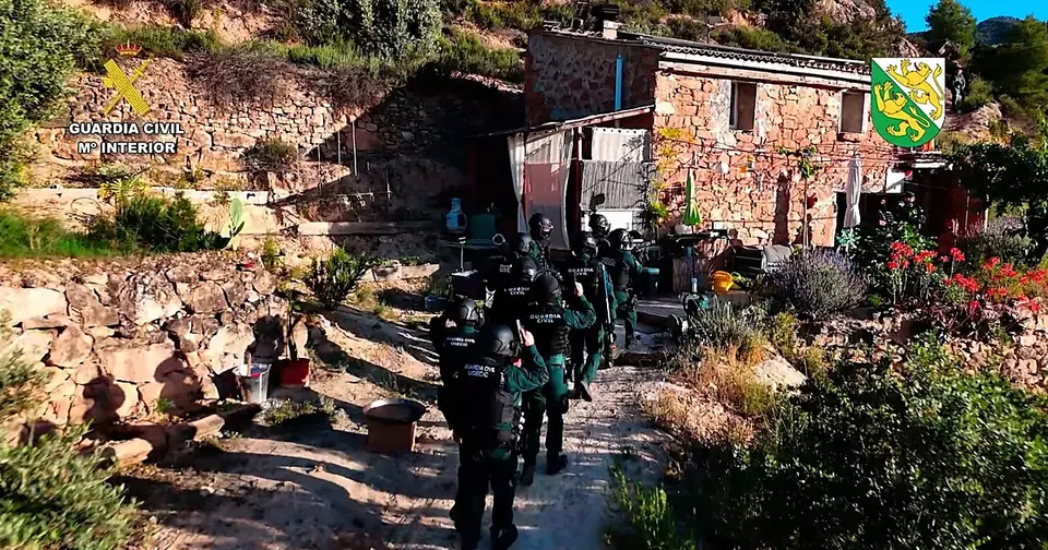 Detenido en Tarragona un hombre de 50 años por matar a su pareja en Suiza y enterrar el cadáver en su jardín