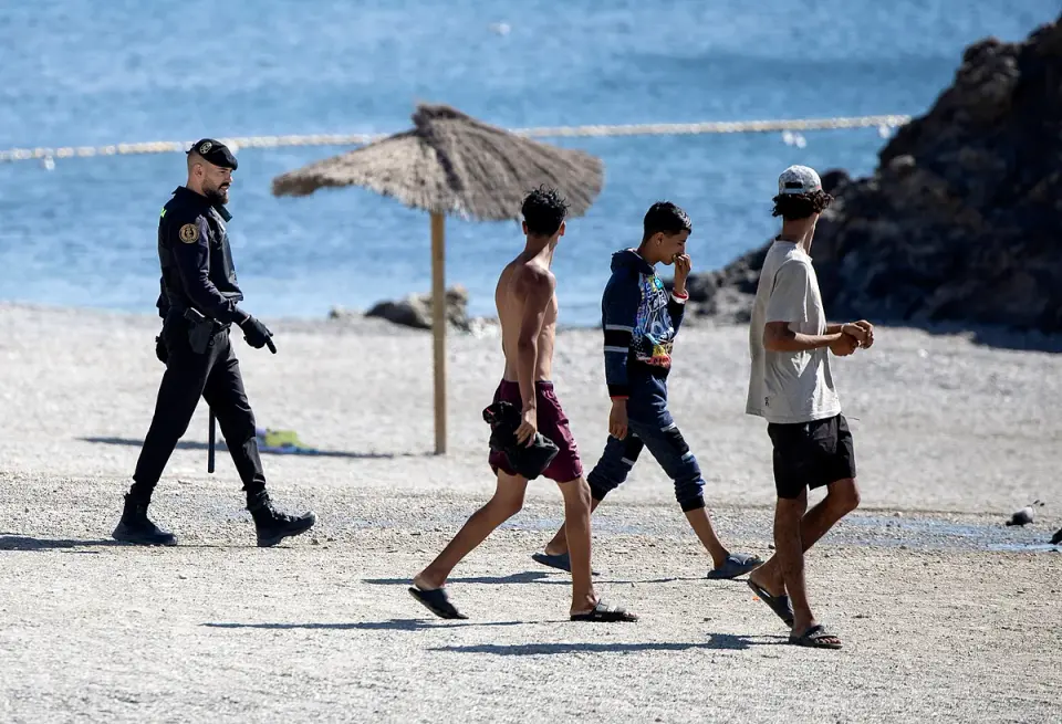 Cuatro marroquíes expulsados de España tras agredir a guardias civiles en Ceuta