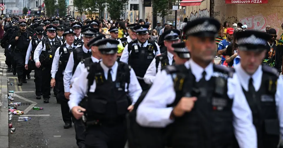 Man dies in canal near Notting Hill Carnival as 560 arrested over two days