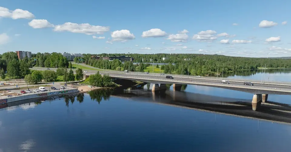 Sillalta viskottu tölkki osui soutajaa kalloon Rovaniemellä – poliisi tutkii