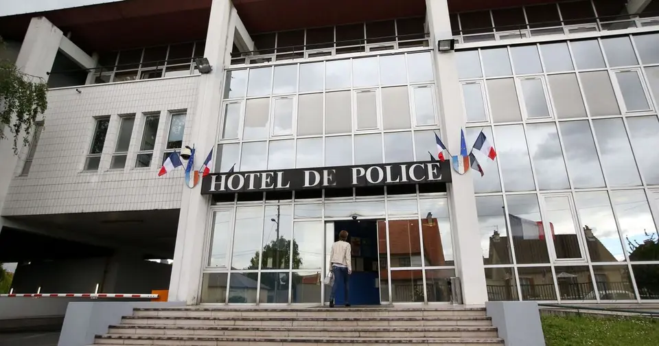 Commissariat de Caen attaqué à coups de pierres : trois vitres brisées, auteurs interpellés