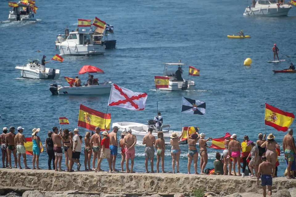 Guardia Civil detiene a ocho marroquíes por ondear bandera de Marruecos en Ceuta