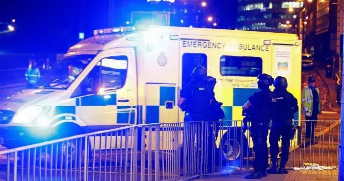 13-letnik zaboden v Taco Bellu v Rochdaleu, policija pridržala dva najstnika