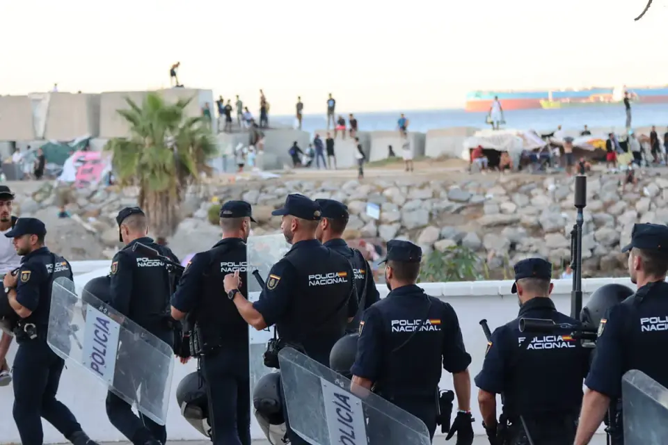 Tres detenidos tras ataque con cócteles molotov a militares en Ceuta