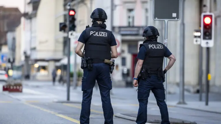 Schüsse auf Pferderennbahn Aarau: ein Toter und fünf Verletzte