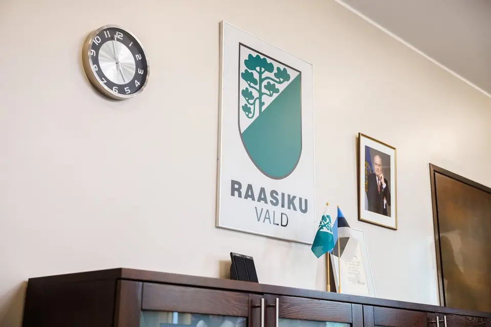 Raasiku volikogu liige ründas ametnikku vallamajas