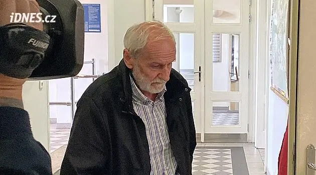 Former StB officer Václav Česák faces abuse of office charges at Pilsen court