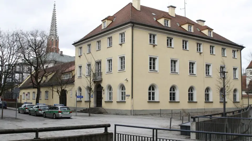 27-year-old attacks three police patrol cars in Munich