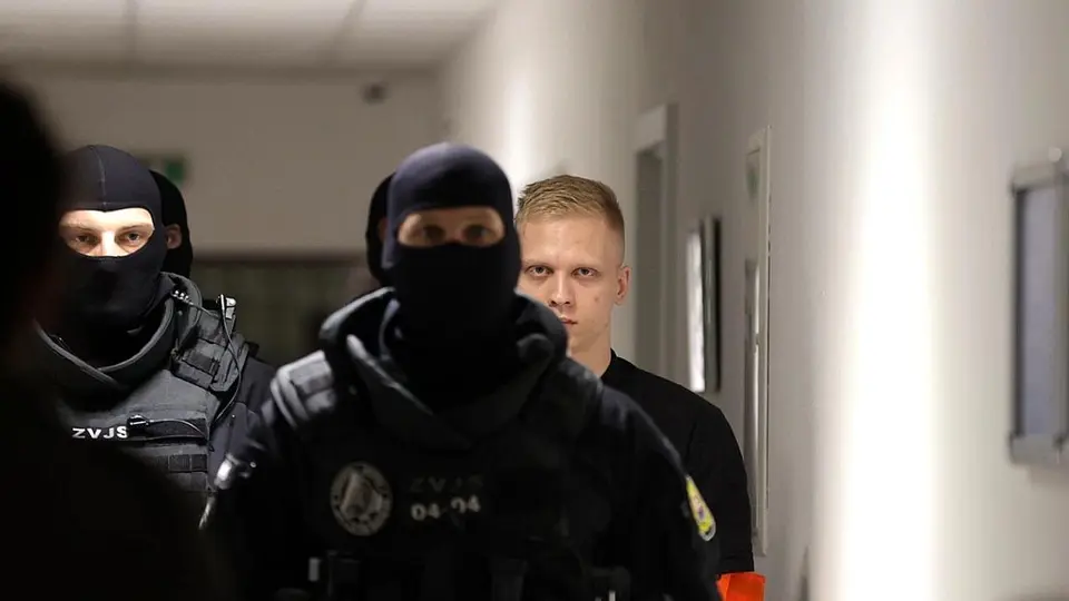 Súd so Samuelom v Pezinku: hlasovky odhalili chválu masakra v Prahe