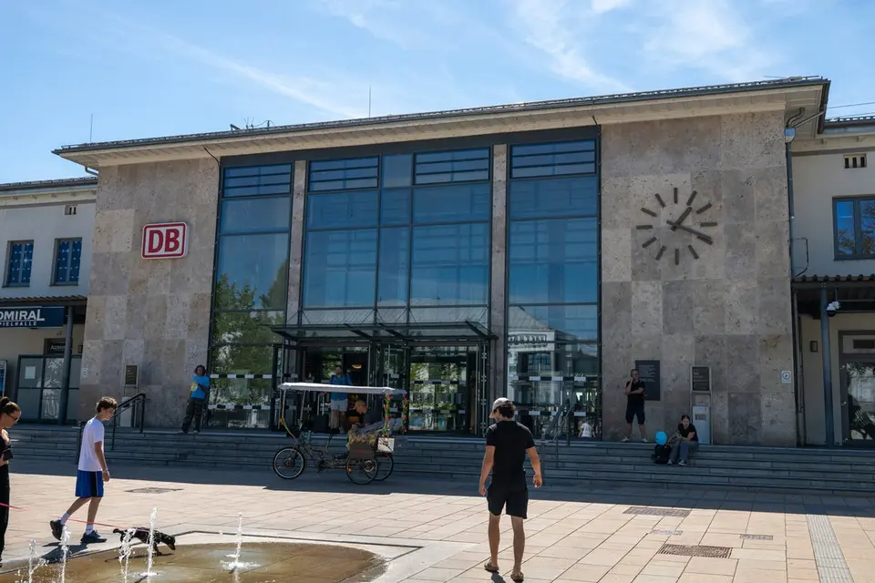 British woman stabbed to death at Rosenheim station, German suspect held in psychiatric unit