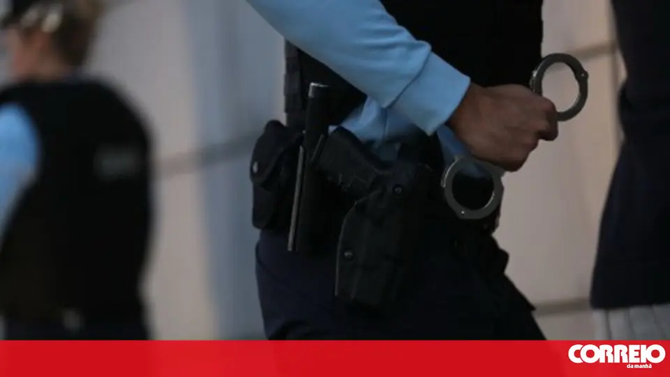 Jovem de 20 anos detido em Évora por violência doméstica e perseguição à ex-companheira