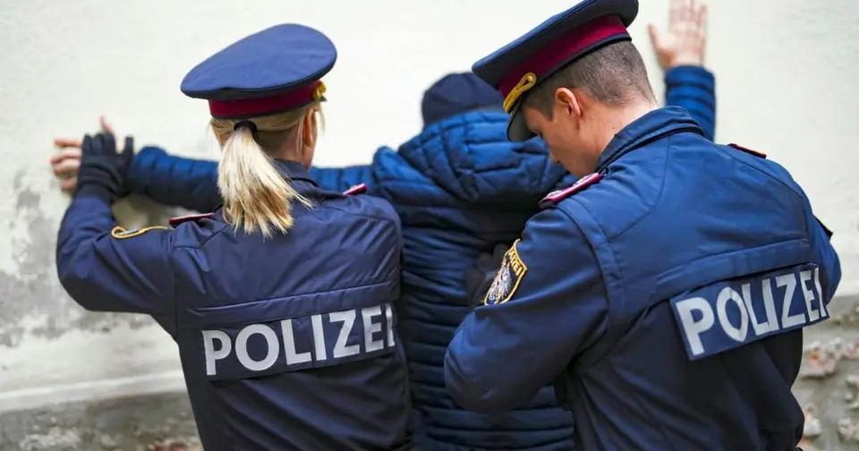 Three arrests in Vienna: police officers attacked and injured during operations