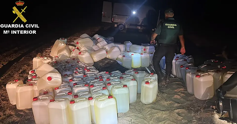 Guardia Civil intercepta 18.875 litros de gasolina para narcotráfico en Cádiz