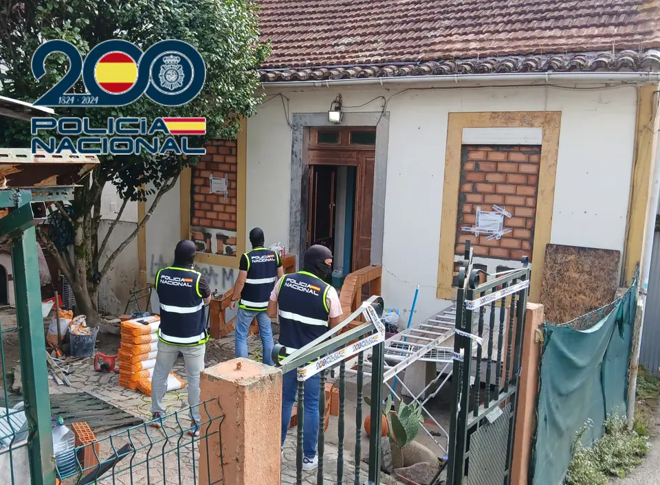 Vivienda en la rúa Aragón de Vigo sellada judicialmente por venta de droga