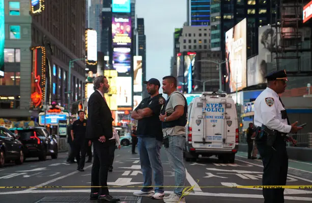 Fatal stabbing in Times Square: suspect shot dead by NYPD after refusing to drop knives