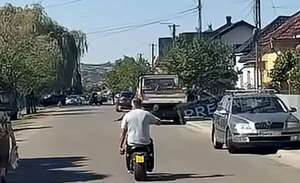 Deputy mayor of Vama commune faces criminal case after transporting 75 mm shell on scooter