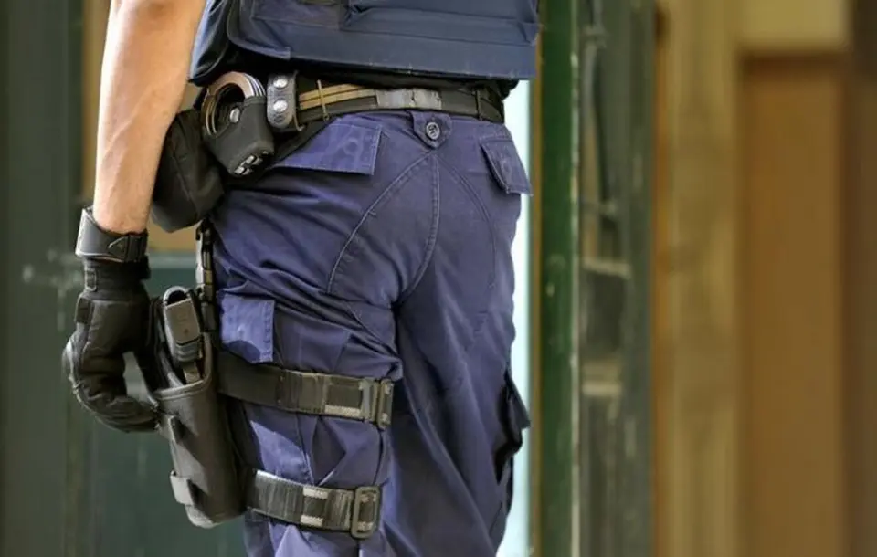 Ηράκλειο: 44χρονος παρίστανε αστυνομικό κατά έλεγχο σε ταβέρνα – τρεις συλλήψεις